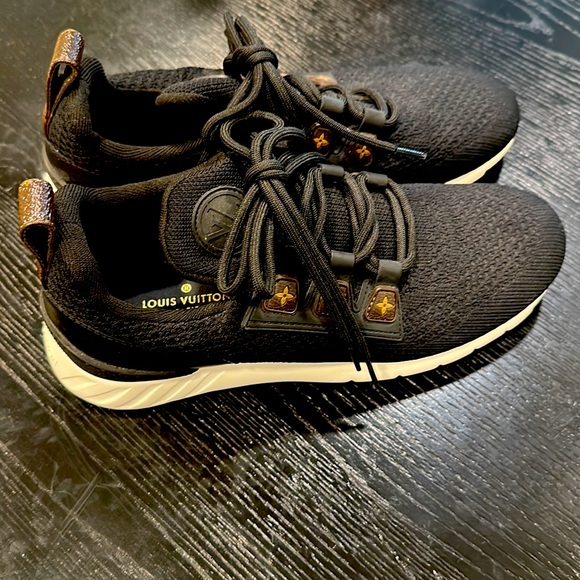 Rarely worn Luis Vuitton Women’s Aftergame Sneaker! In good condition, no rips. - Picture 4 of 6